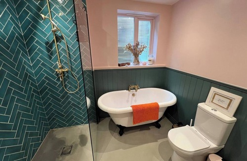 Livesey Apartment | Modern & Spacious 1 bed flat, with large garden on a quiet street in Peckham