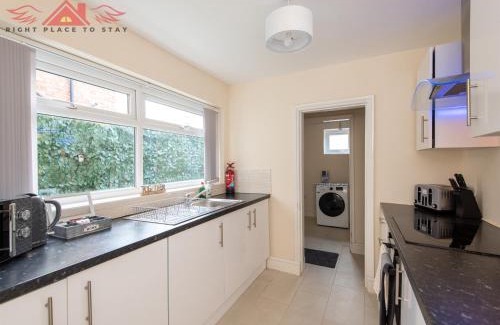 Darlington Apartment | Modern - Spacious 2-Bed Apartment in Darlington Perfect for Contractors