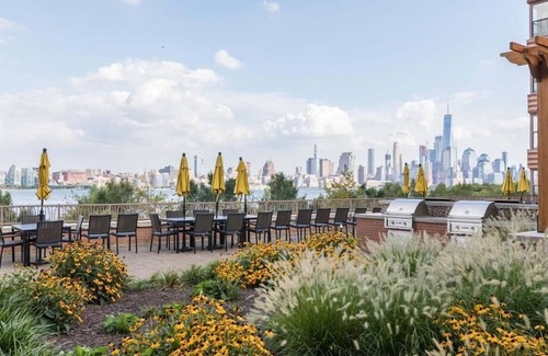 Hoboken Apartment | Modern & Spacious 2BR | Kitchen & Laundry | Perfect for Medical | Hoboken