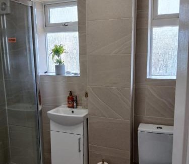 Bracknell Apartment | Modern & Spacious 3BR House Bracknell - Berkshire