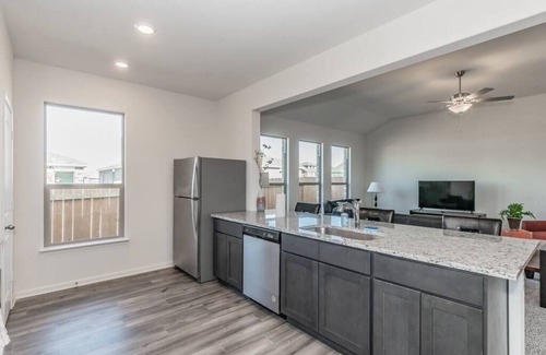 Seagoville House | Modern Spacious 4BR New Built Retreat ~ Fam&Group