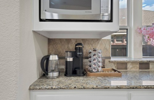 Denton County House | Modern & Spacious 5BR ~ 2 King Suites ~ Near PGA Frisco & Lake Lewisville ~ Pool