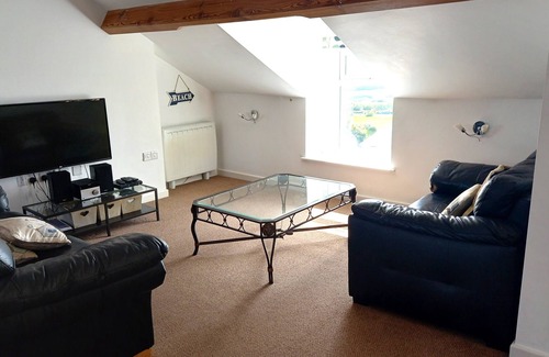 Trearddur Bay Apartment | Modern, Spacious Apartment, Stunning Sea Views.