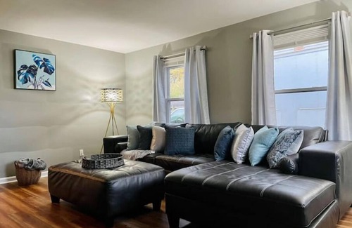 Evansville House | Modern, Spacious, and Clean 2 Bedroom Townhome