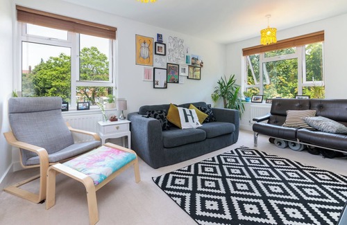 Thornton Apartment | Modern, Spacious Apartment in Clapham