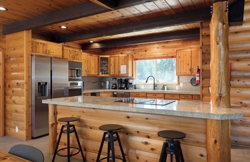 Sisters House | Modern Spacious Cabin Nestled on Several Acres of Scenic Land!