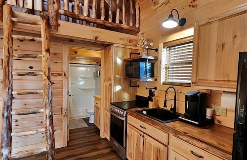 Scio Cabin | Modern Spacious Cabin with Jacuzzi and Panoramic Views in Ohio