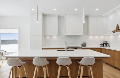 Georgian Bluffs House | Modern & Spacious Cobble Beach Golf Retreat