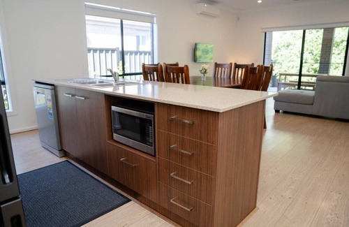 Point Cook House | Modern & spacious family home