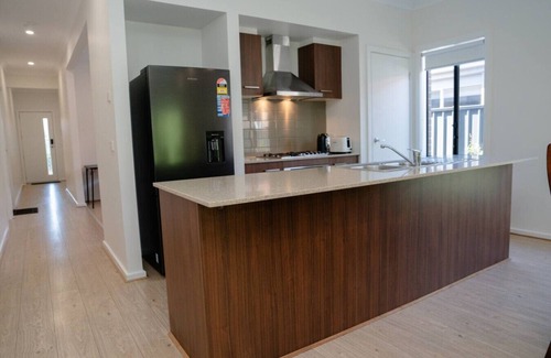 Point Cook House | Modern & spacious family home