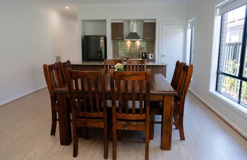 Point Cook House | Modern & spacious family home