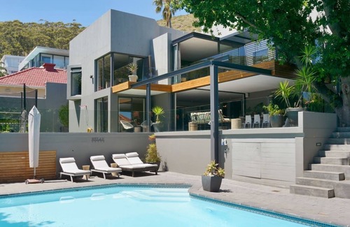 Fresnaye Villa | Modern Spacious Family Urban Oasis Villa