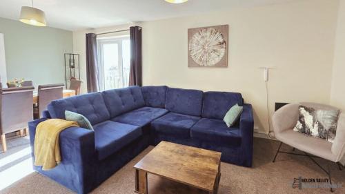 Stroud Apartment | Modern & Spacious Flat With Balcony Views