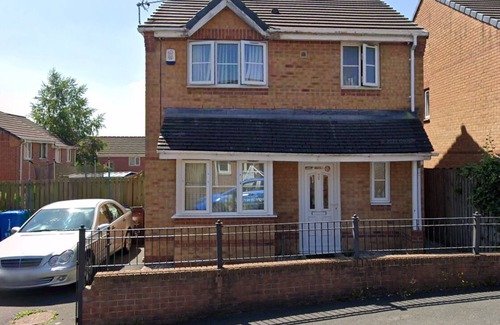 Cheetham Hill House | Modern & Spacious Retreat on Everside Drive – Ideal for Families & Groups!"