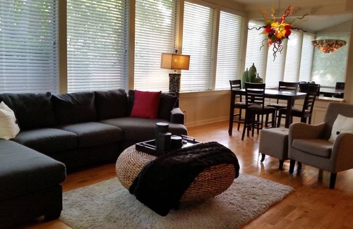 Fayetteville House | Modern, Spacious Home, Steps Away From Fayetteville Country Club! Monthly Rental