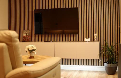 Oldham House | Modern, Spacious Home Near Manchester - Perfect for Families group