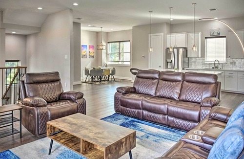 Riverside Terrace House | Modern & Spacious Houston Home - Pets Welcome!