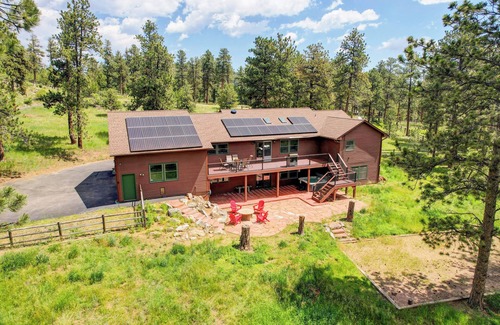 Bailey House | Modern + Spacious Mountain Cabin with XL Hot Tub located in the Rocky Mountains