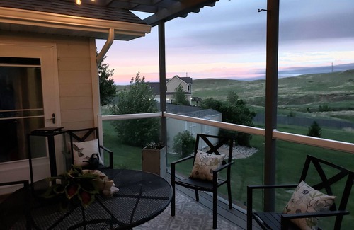 Rapid City House | Modern, spacious property off Wildhorse Drive