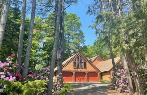Grantham House | Modern, Spacious Ski and Lake Home Near Sunapee and Dartmouth