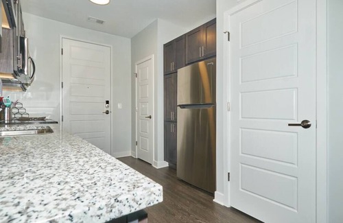 Downtown Indianapolis Apartment | Modern & Spacious Studio Apt w/Pool & Gym