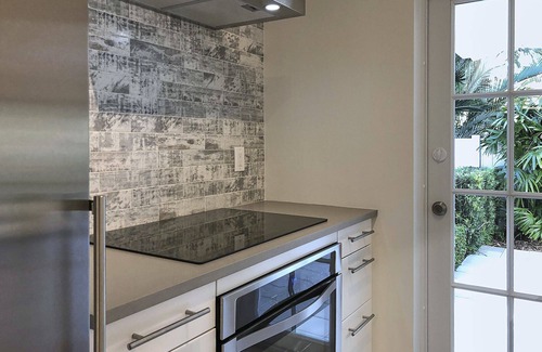 Deerfield Beach Apartment | Modern & Spacious Luxury Apartment – Steps to the Beach