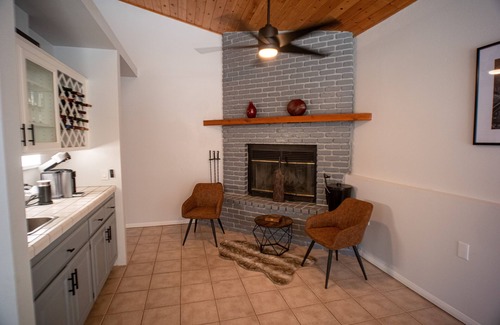 Running Springs Cabin | Modern spacious hot tub + Deck Lake Arrowhead + Big Bear