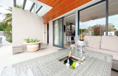 Lagos Villa | Modern, spacious Villa with private pool, quiet location, close to all amenities