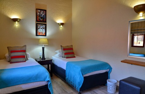 Hazyview Cabin | Modern & spacious villa minutes from Kruger National Park.