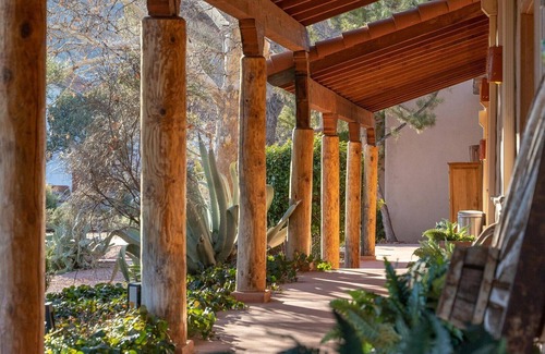 Oak Creek Apartment | Modern Spanish style Inn with upgraded amenities and beautiful views of Sedona