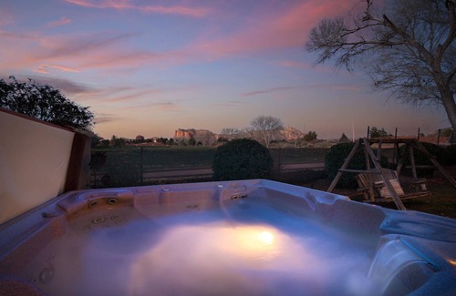 Oak Creek Apartment | Modern Spanish style Inn with upgraded amenities and beautiful views of Sedona