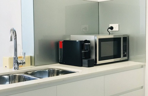 Asquith Apartment | Modern/Split Lvl/Walk to Station/Coles/Netflix