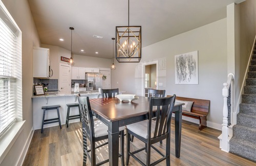 Bethel Heights House | Modern Springdale Home: 13 Mi to Fayetteville!