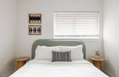 East Congress Condo | Modern St. Elmo 2 Bedroom 10 Min- DT/Zilker