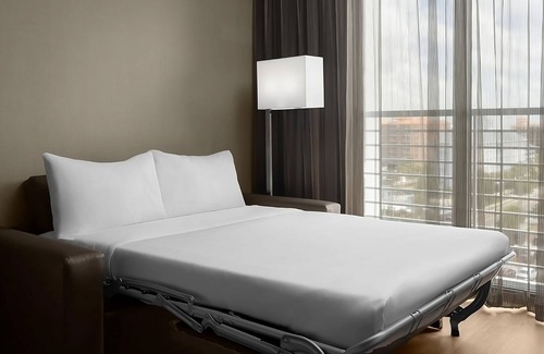 Clearwater Beach Hotel | Modern Stay | 1 King Bed | Steps from Clearwater Beach