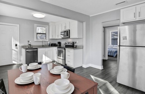 Murray Hill House | Modern stay close to downtown with a large yard, and central air-conditioning