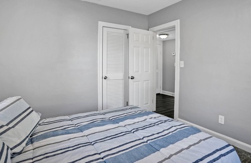 Murray Hill House | Modern stay close to downtown with a large yard, and central air-conditioning