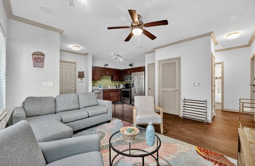 West Campus Apartment | Modern Stay W/Resort-Style Perks | 0.7 Mi from UT!
