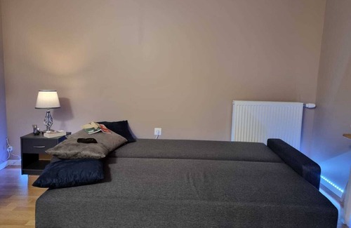 Gennevilliers Apartment | Modern Studio with Balcony, Ideal for Pros and Tourists, Near Paris (32m²)