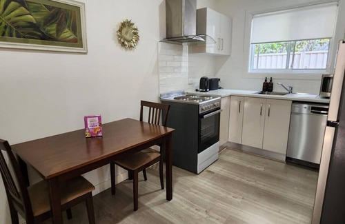 Wollongong CBD House | Modern Studio 10mins walk to Wollongong Hospital