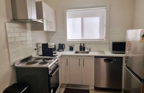 Wollongong CBD House | Modern Studio 10mins walk to Wollongong Hospital