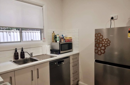Wollongong CBD House | Modern Studio 10mins walk to Wollongong Hospital