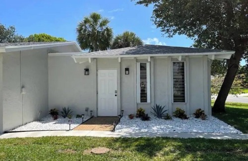 Golfview Harbor Apartment | Modern Studio 5mins from Beach and Downtown Delray