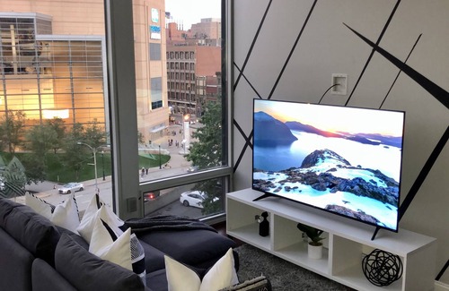 Downtown Pittsburgh Apartment | ★ Modern Studio Apt Downtown and Gym ★