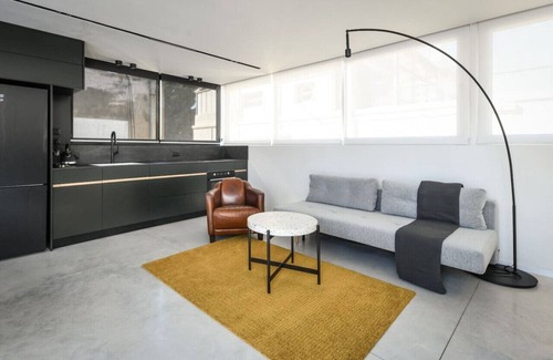 Tel Aviv City Center Apartment | Modern Studio Apt with Balcony