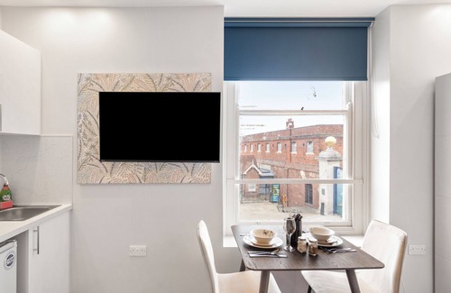 Portsmouth Apartment | Modern Studio by Historic Portsmouth Ships