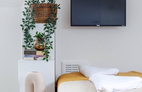 Brondesbury Apartment | Modern Studio flat w/close tube stations