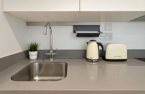 Grove Apartment | Modern Studio Flat in Kingston
