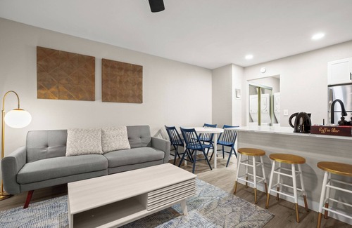Allandale Apartment | Modern Studio in Austin - Fast WiFi + Washer/Dryer