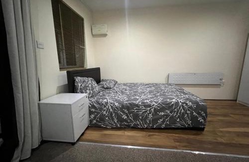 Rayners Lane Apartment | Modern Studio in Rayners Lane Pinner Harrow near wembley Greater London